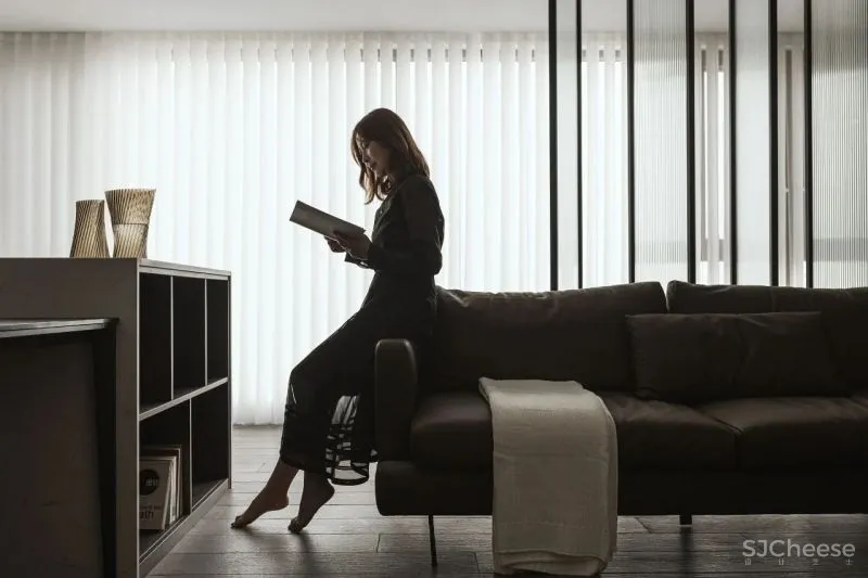 135㎡简约风,巧用大地色系,她家优雅又耐看!