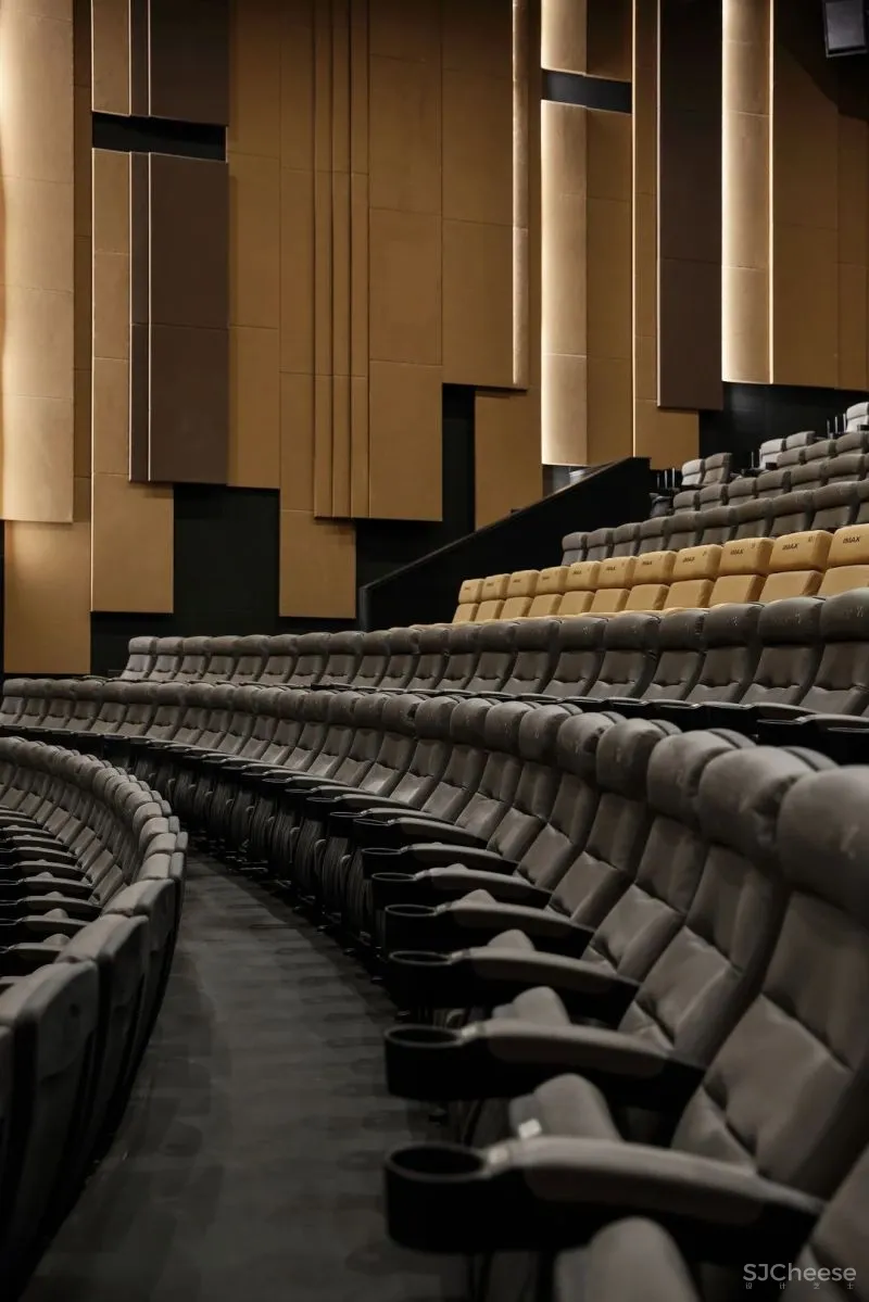 未来感爆棚,玩转影像化信息流的影院空间丨壹正企划 罗灵杰-龙慧祺