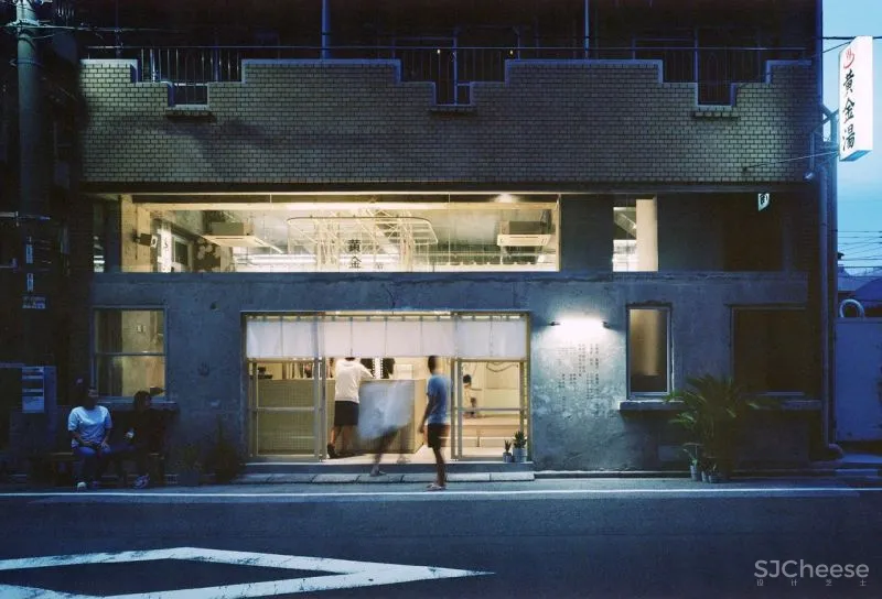 叫板星巴克!日本“网红”设计师,把老厂房改造成咖啡馆,价值47亿,吸引千万人打卡!