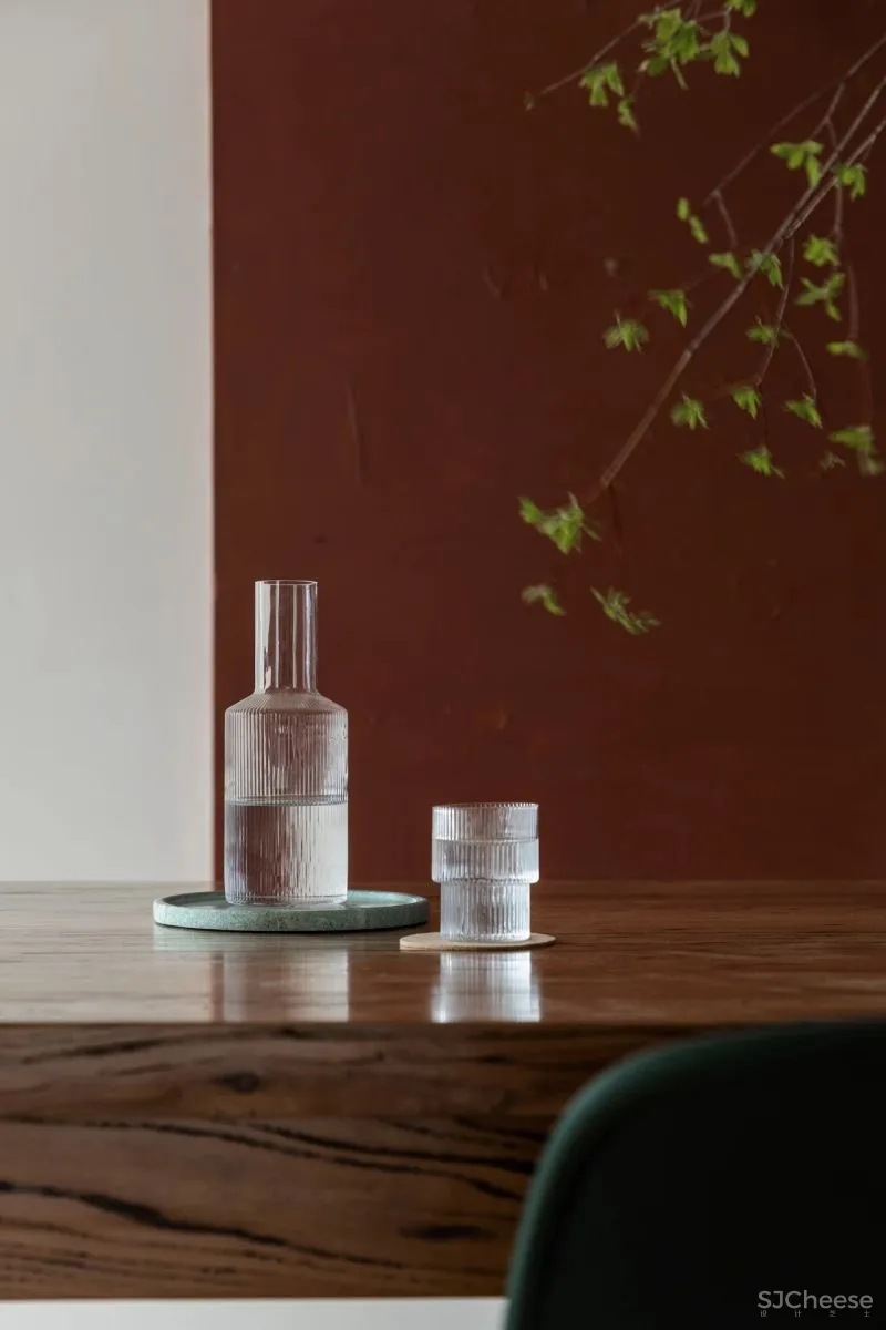 如何把宋朝装进家？136㎡两室“碰瓷”《清平乐》配色，胭脂红、浅棕黄，让人1秒穿越