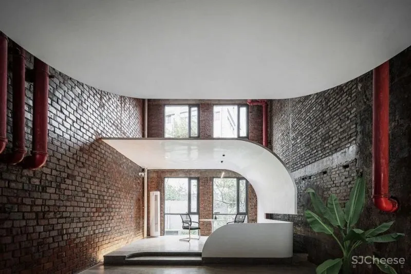 新作 举目垂屏 – 老厂房办公室改造，重庆 青·微舍工作室