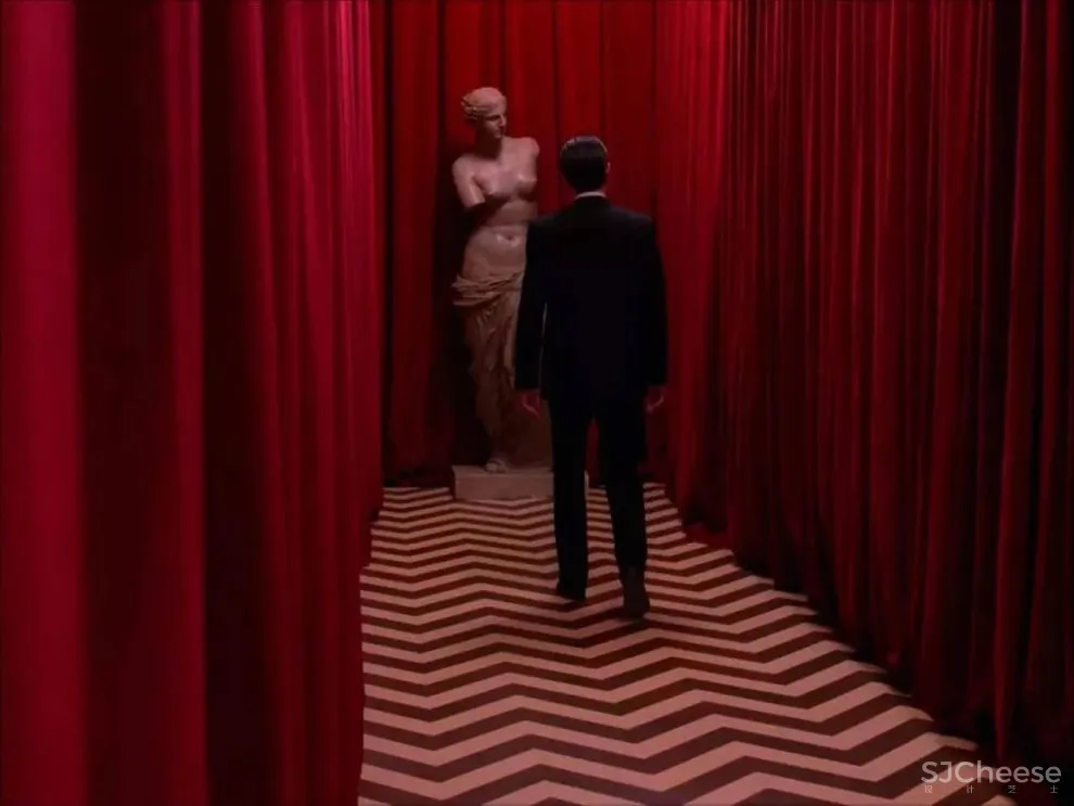 家里的储藏间变身美剧场景，这样的设计太有创意了！