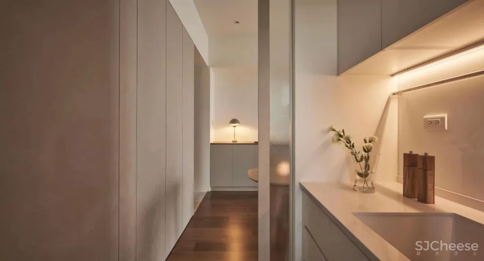 原木纯白空间感,简约轻盈的台式美宅