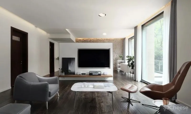 电视墙已经OUT了，现在都这么放电视！