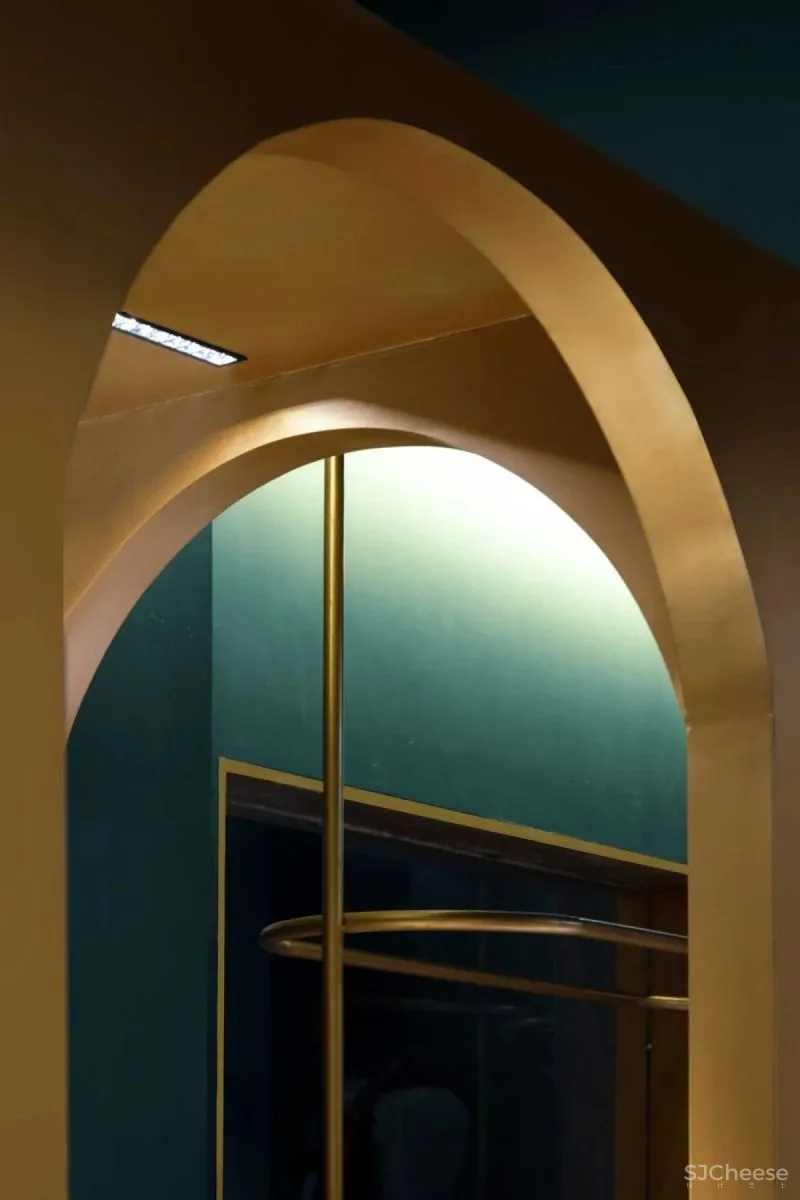 印度新德里的一家服装店，设计怎么样？