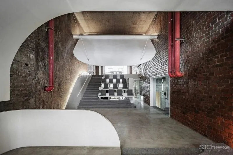 新作 举目垂屏 – 老厂房办公室改造，重庆 青·微舍工作室