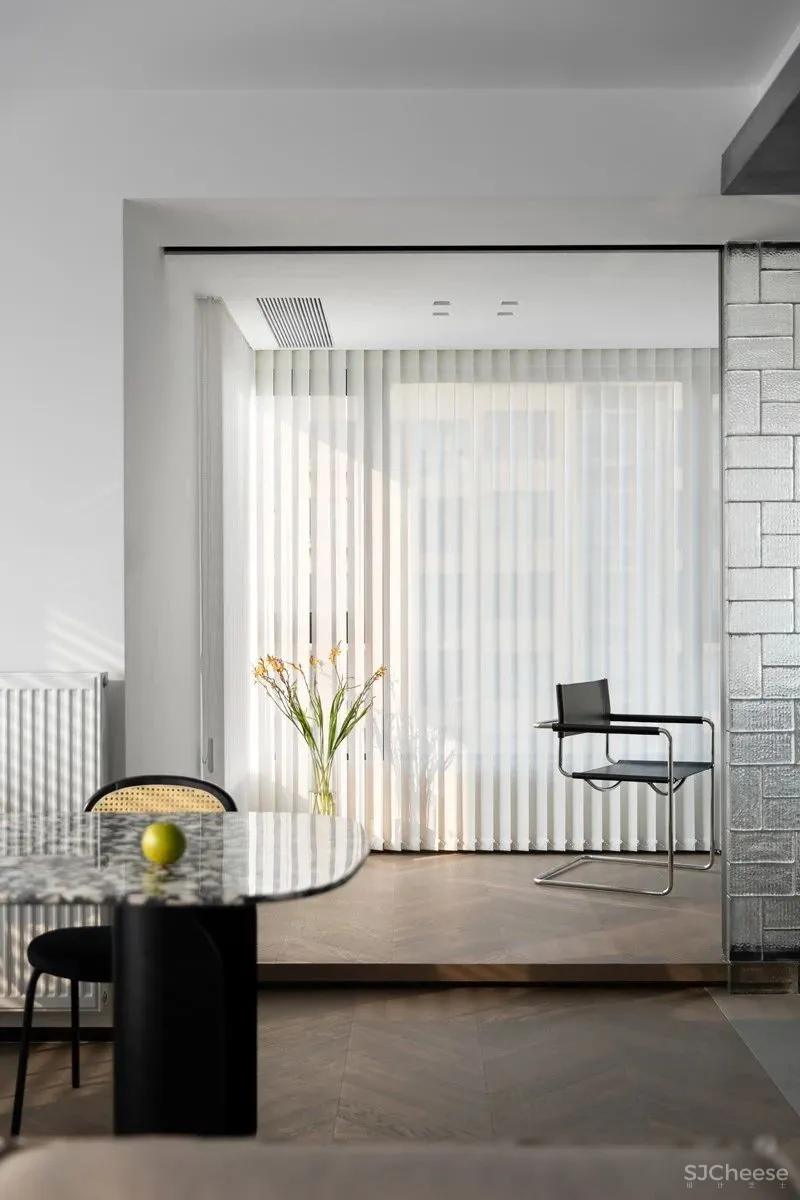 现代公寓:两人两犬,生活不限定 菲拉设计