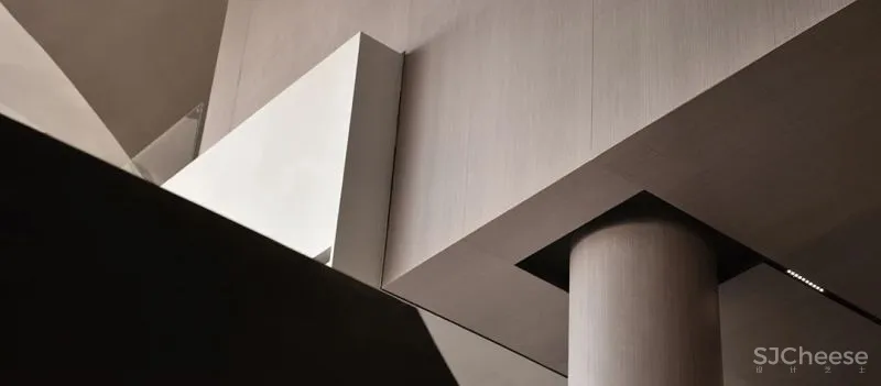 关联以空间的「解构性」和「抽象性」 构序「超现实的界面」