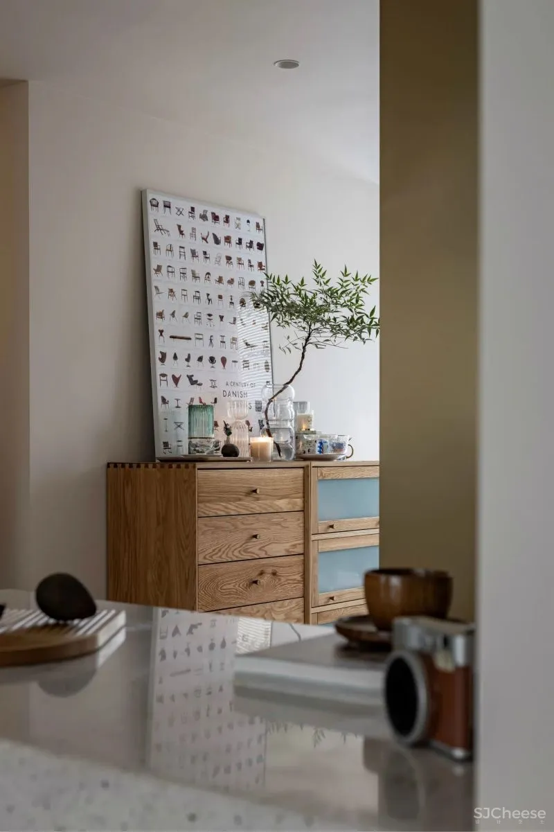 “书迷”教师夫妻的复古家,客厅卧室打通,餐厅放阳台,90㎡显大3倍!美呆!