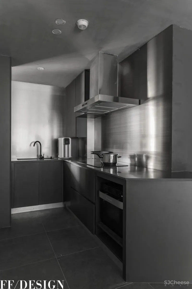 骚动的红 | 明而暖的独居空间