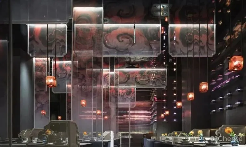 取其色彩变换之妙,麻六记国贸首店