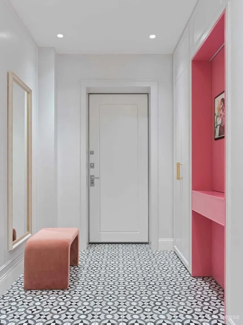 这个家的色彩真是又多又有趣，并巧妙的融入了法式的浪漫中