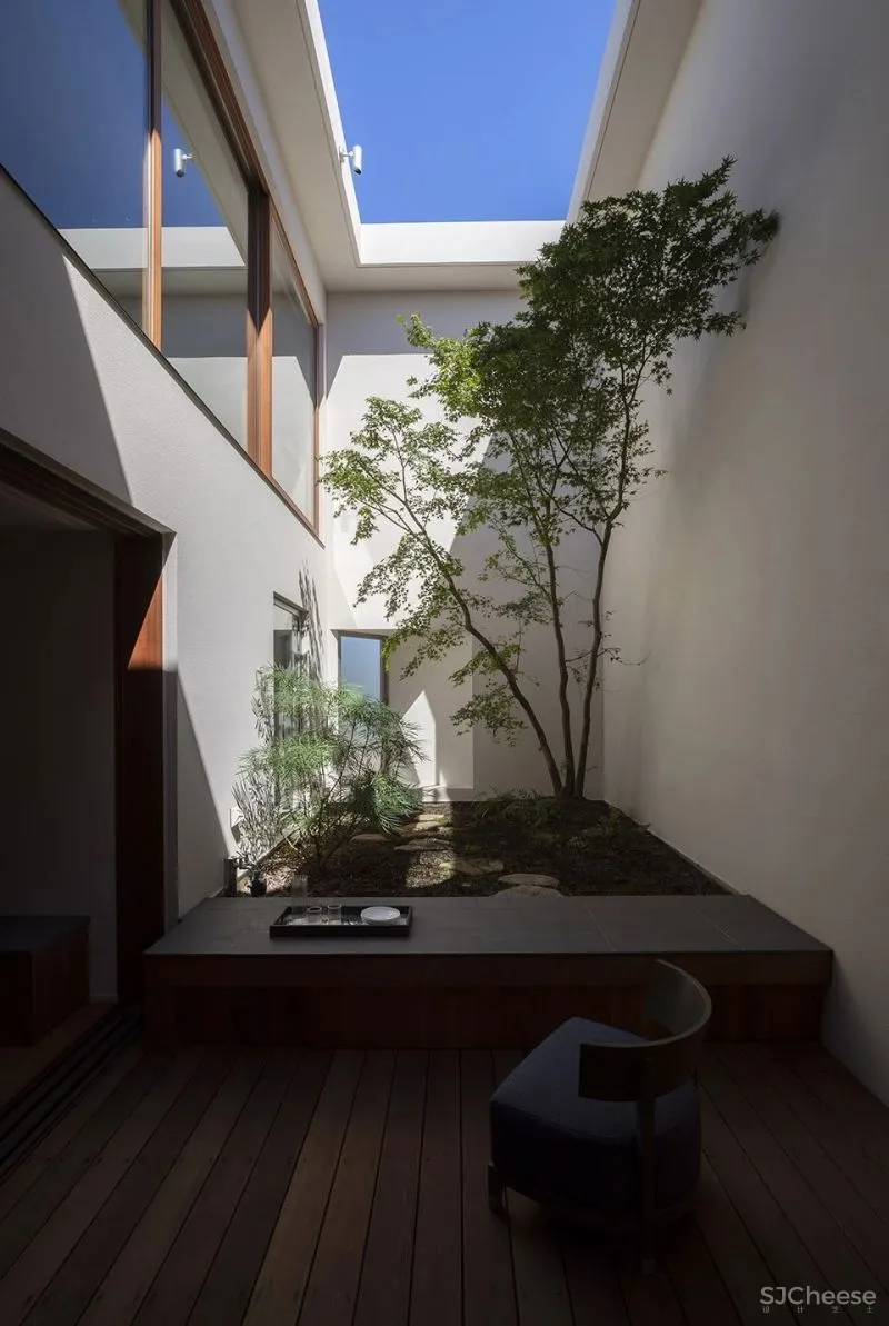 新作 三种空间,三种庭院 Sky Cave诊所和住宅 IKAWAYA Architects