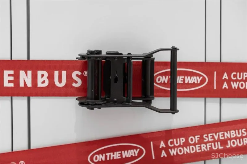 街头文化元素,打造充满玩趣的潮流打卡地 或者设计