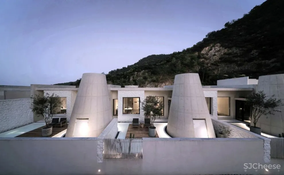 汤山云夕博物纪—矿坑石料雕琢的美学空间,是酒店也是美术馆