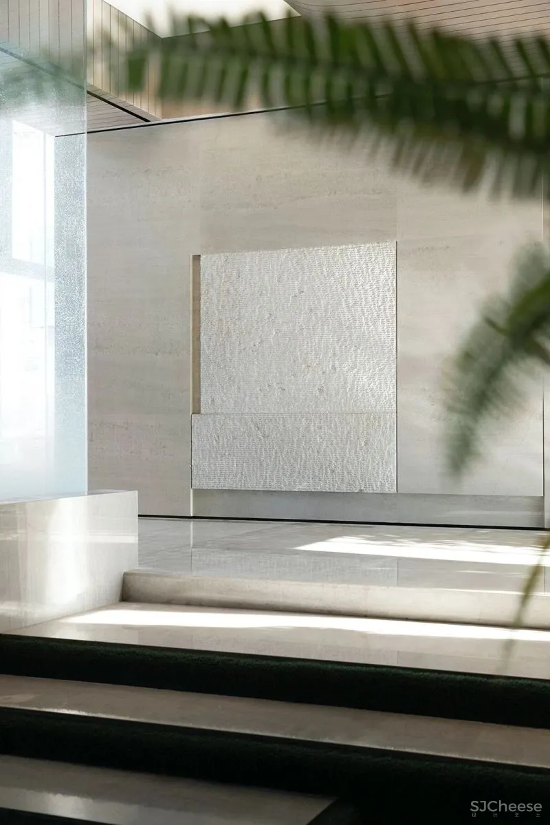 关联以空间的「解构性」和「抽象性」 构序「超现实的界面」