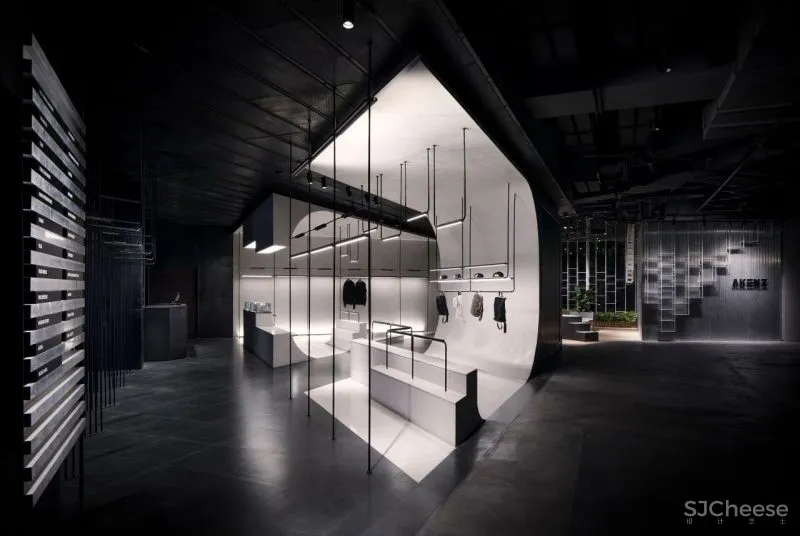 街头潮牌集合店Akenz上海TX mall旗舰店,滑板文化植入空间中