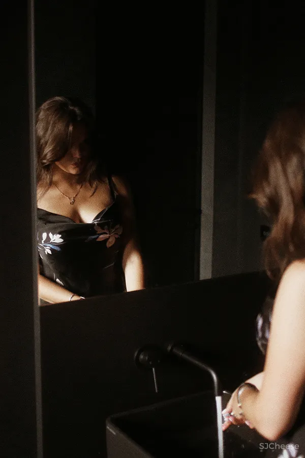 三间小公寓拼成136平大宅,时髦得不像话,人和猫都安逸!