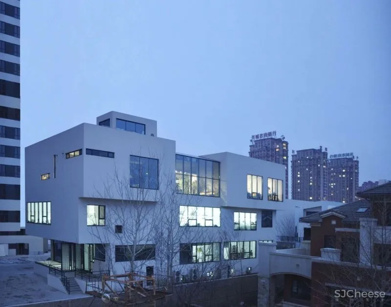 夹缝中自然生长.中国.葫芦岛德邻堂产业楼设计实践 DJ 建筑设计事务所