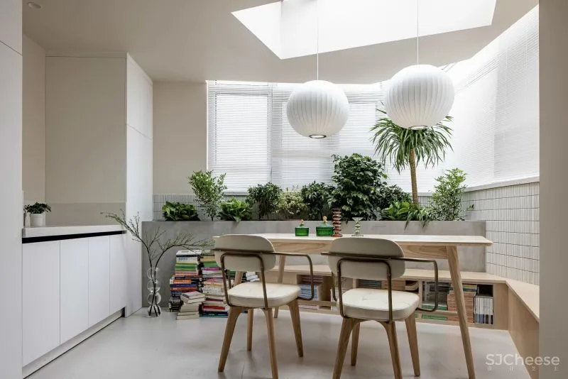 “书迷”教师夫妻的复古家,客厅卧室打通,餐厅放阳台,90㎡显大3倍!美呆!