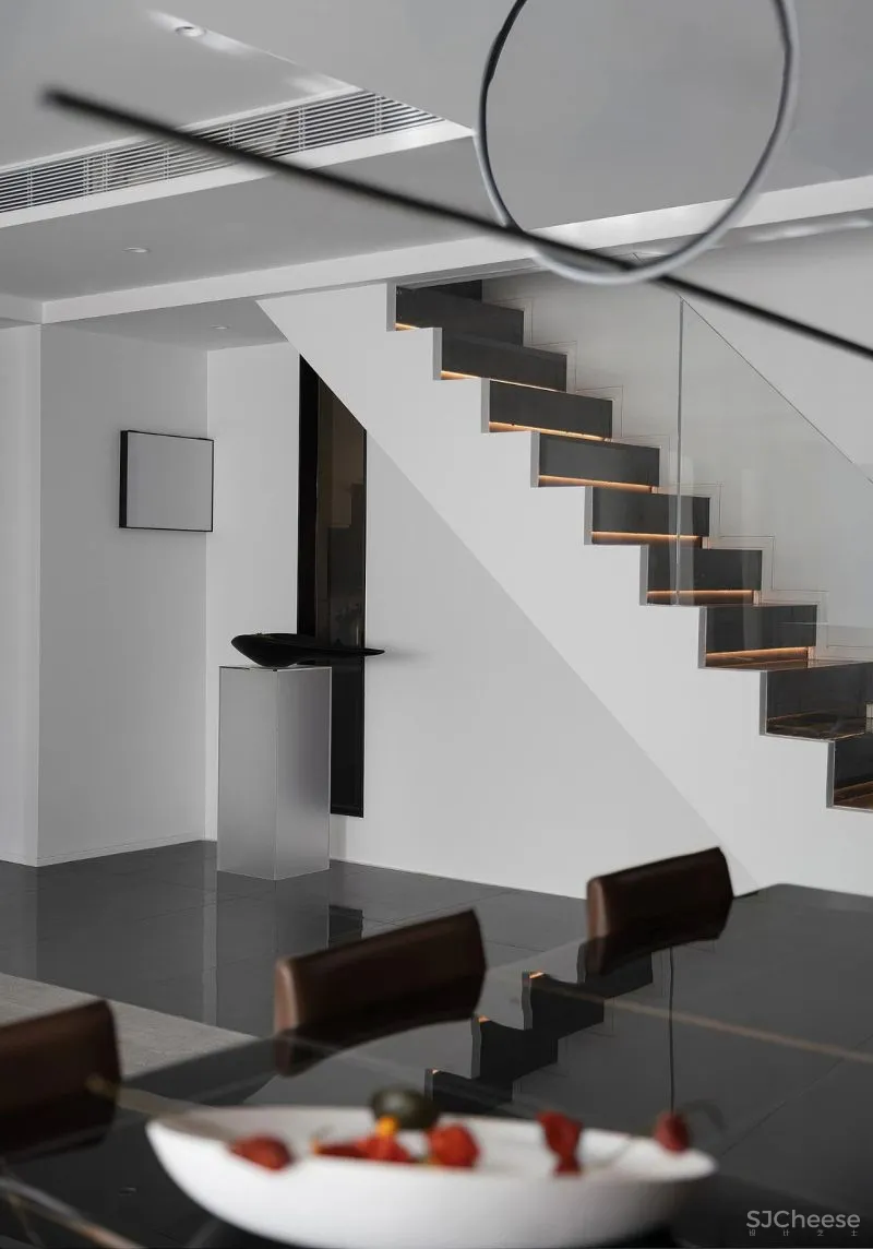 260㎡顶层复式,越简约的才越有格调!