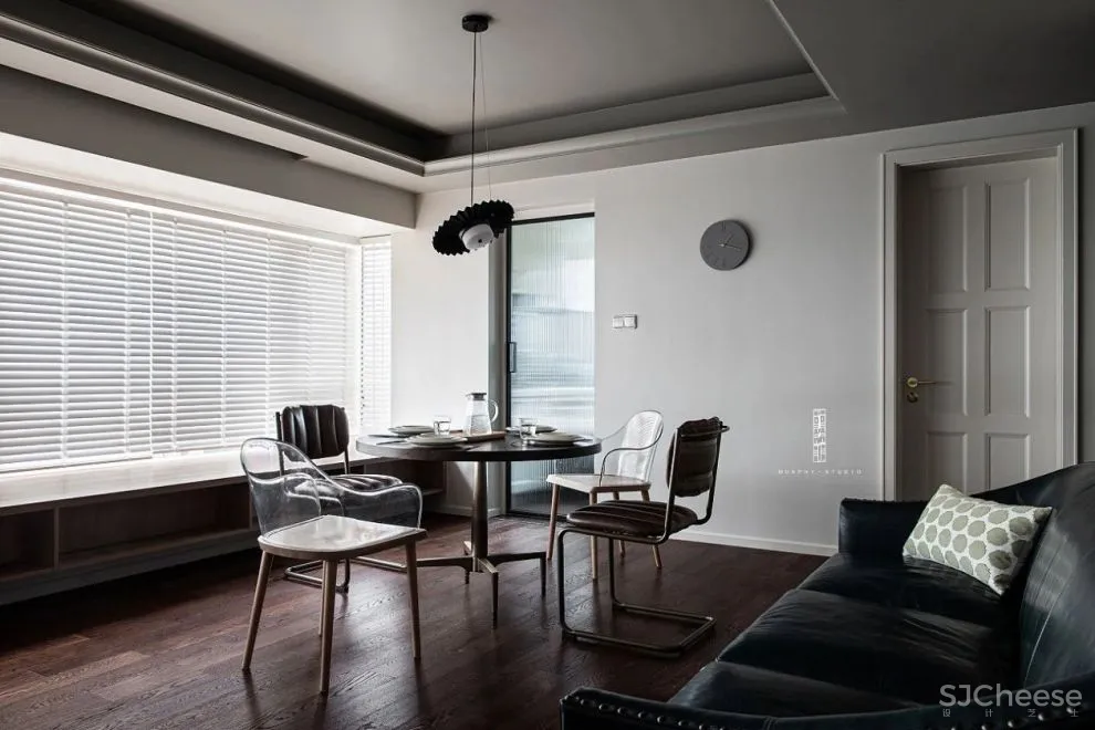 “大众脸”翻身成小区最靓的宅 墨菲设计