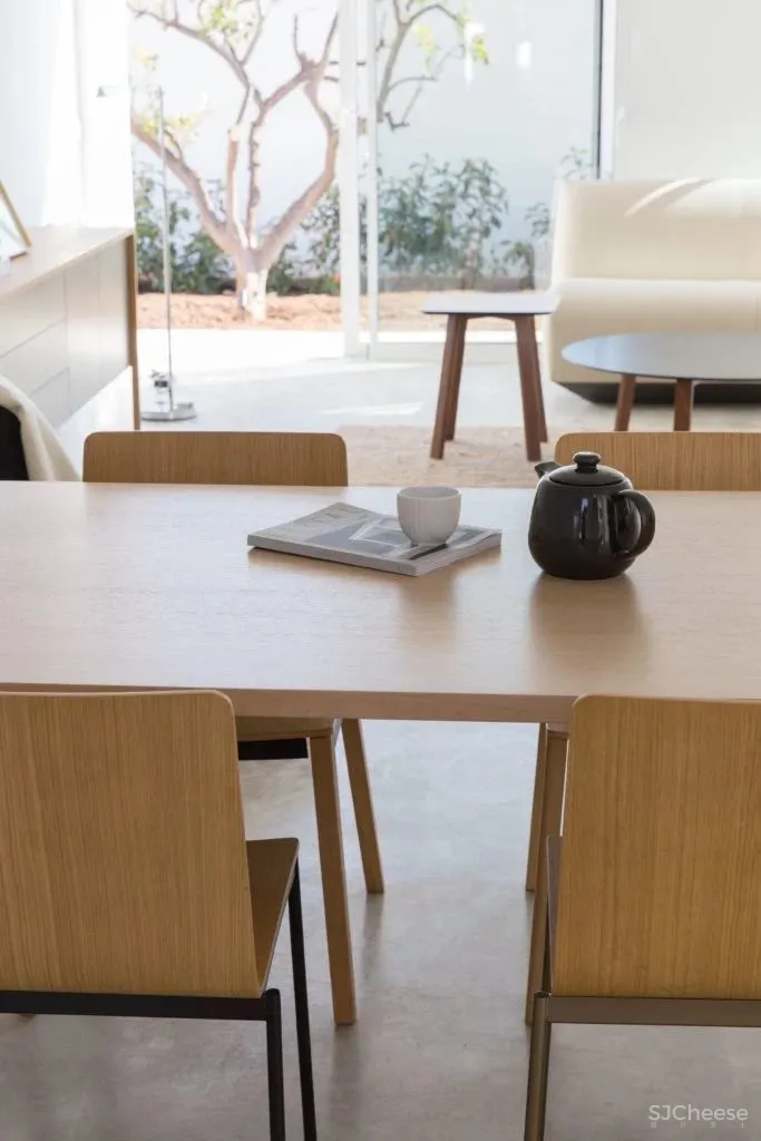 西班牙极简住宅,灯带设计,太高级了!