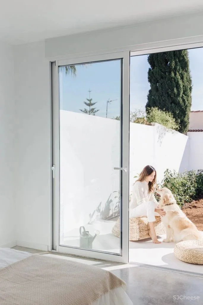 西班牙极简住宅,灯带设计,太高级了!