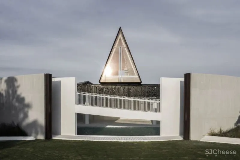 海天之间,刹那即永恒——三亚保利浅海时光里追光礼堂 联创设计