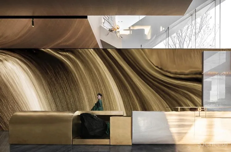 关联以空间的「解构性」和「抽象性」 构序「超现实的界面」