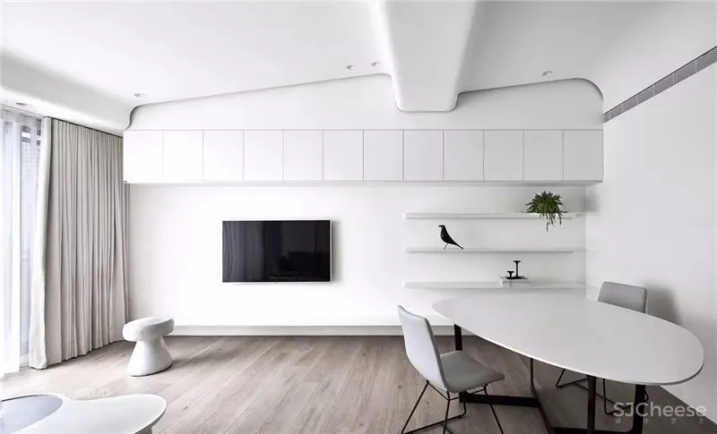 电视墙已经OUT了，现在都这么放电视！