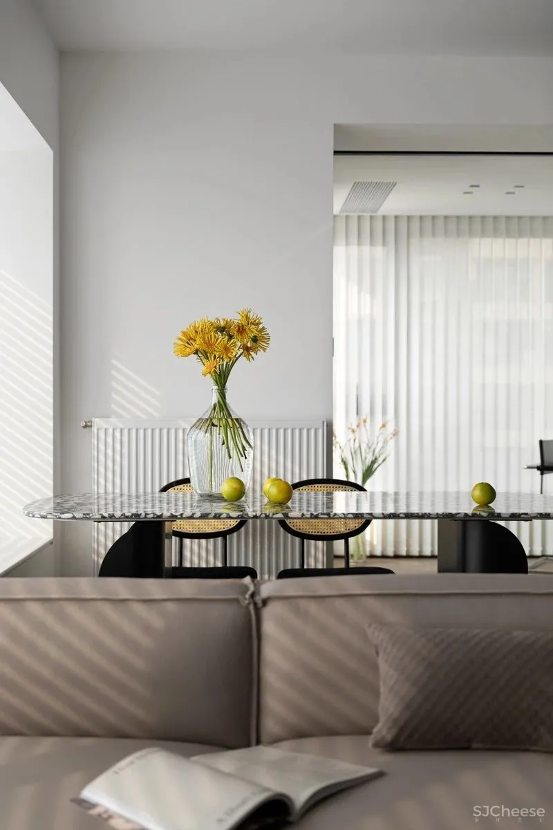 现代公寓:两人两犬,生活不限定 菲拉设计