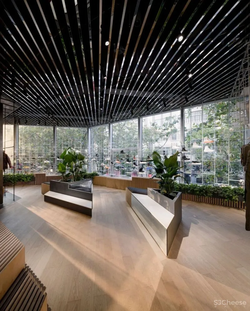 街头潮牌集合店Akenz上海TX mall旗舰店,滑板文化植入空间中