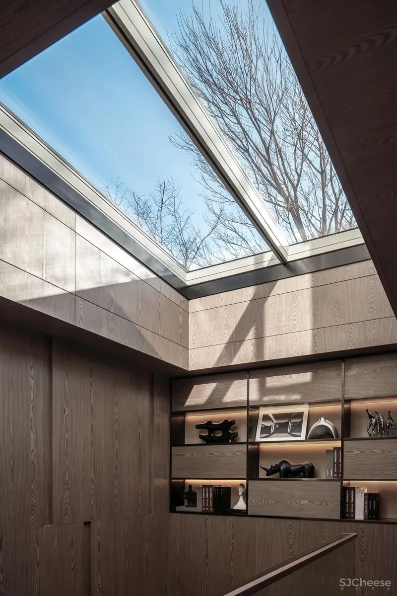 研质共设 430㎡ 气质大宅,北方和煦的下沉庭院