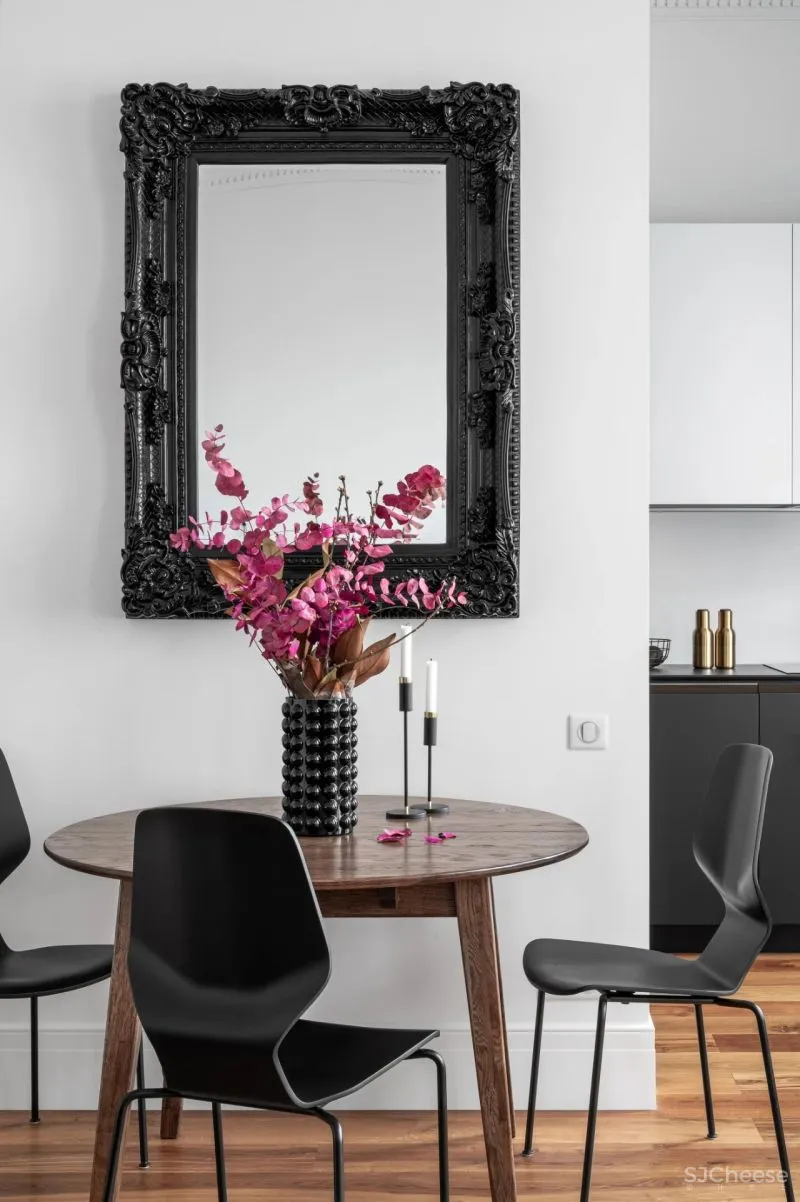 虽然面积只有75平米,可是这个家让我们看到了古典、时髦以及各种有趣的物件