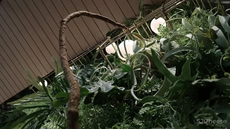 关联以空间的「解构性」和「抽象性」 构序「超现实的界面」