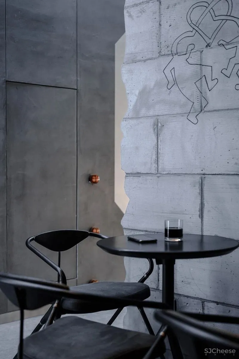 小空间内的未来聚集地 onnnnnne more酒吧