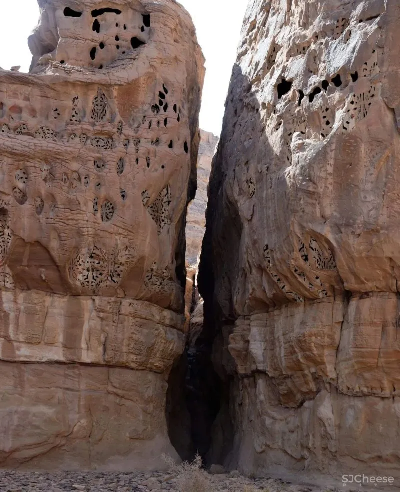 因追求完美，赔偿甲方13.6亿！这位“变态”建筑师，在岩石中凿了个酒店！