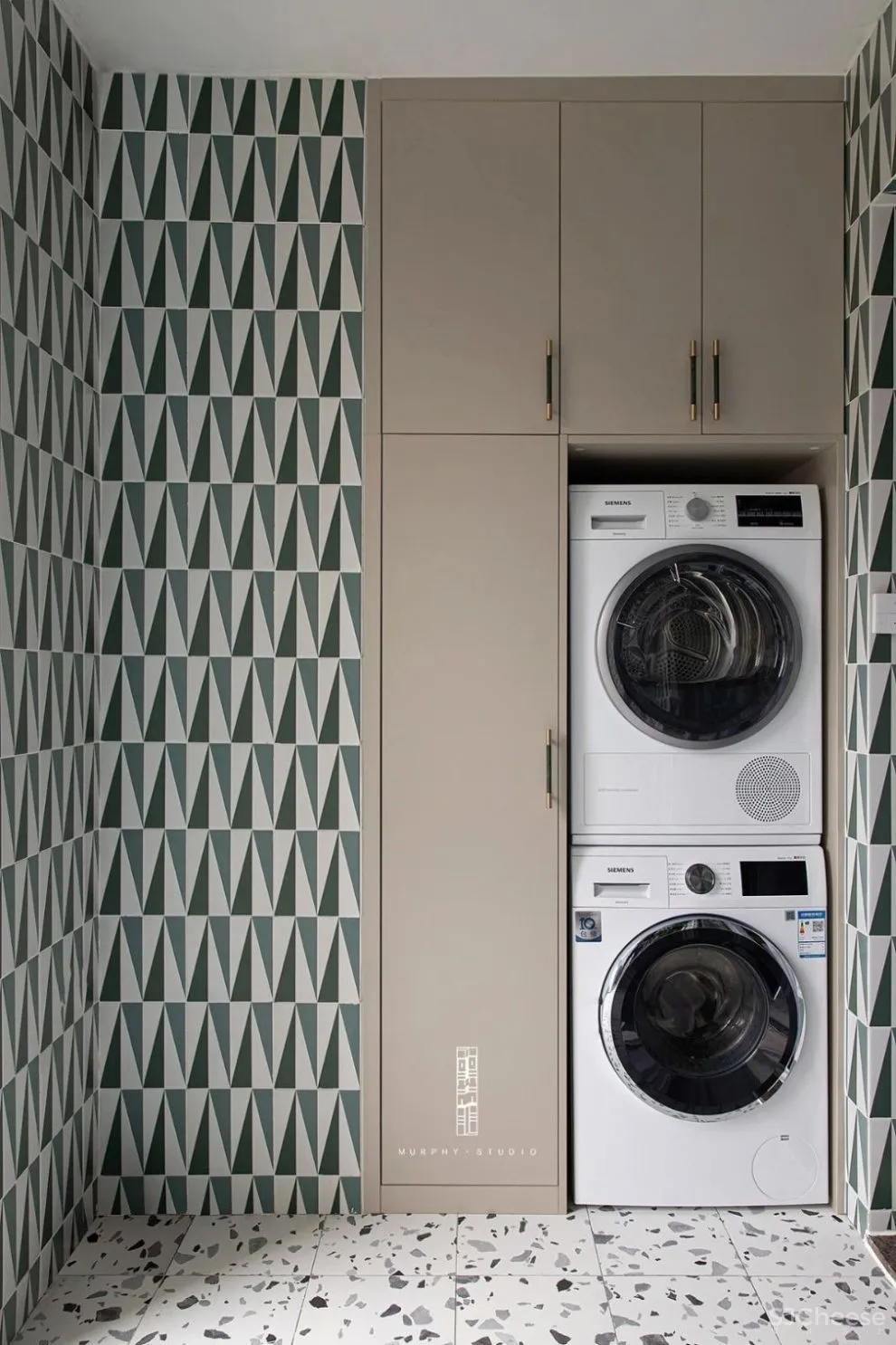 “大众脸”翻身成小区最靓的宅 墨菲设计