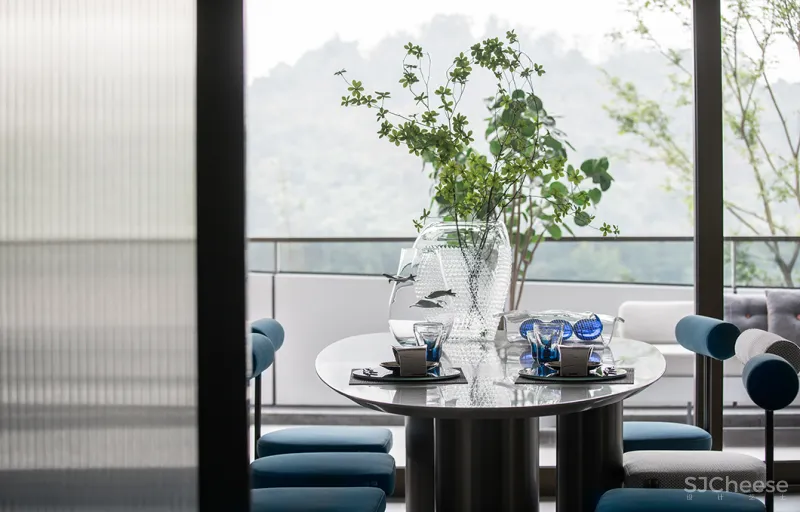 九度设计 165㎡简约大平层,撞色经典蓝,时髦又高级!