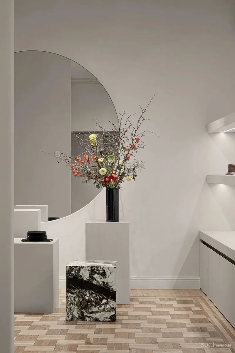 RINA LOVKO \ RUSLAN BAGINSKIY 陈列室