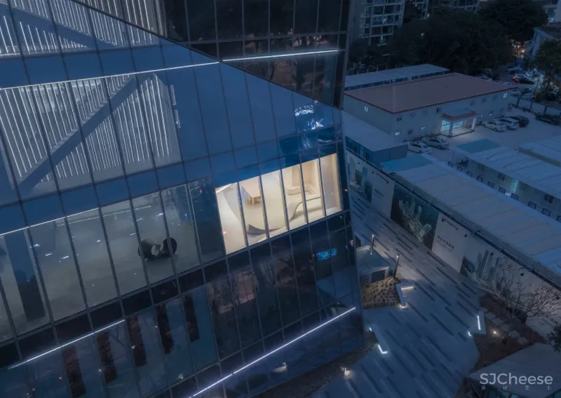 不相信地域主义的建筑师,竟在深圳创造出160㎡的“地域主义”「未来商店」?