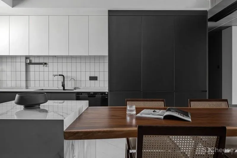 由里空间设计 × 私宅:纯净线条