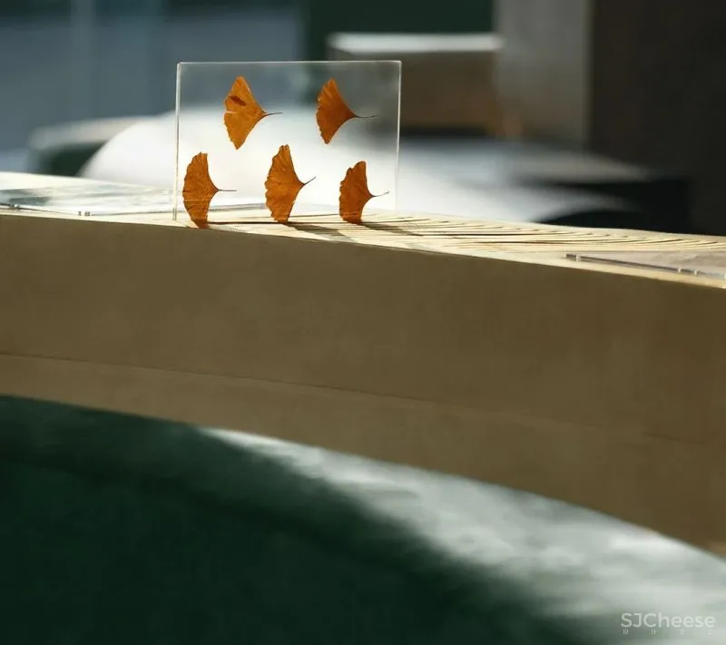 关联以空间的「解构性」和「抽象性」 构序「超现实的界面」