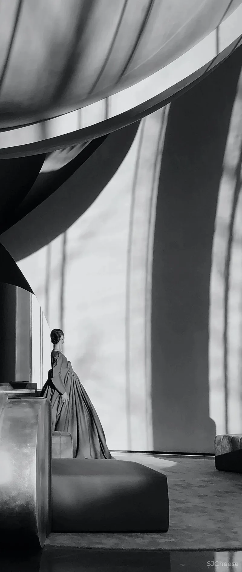 关联以空间的「解构性」和「抽象性」 构序「超现实的界面」