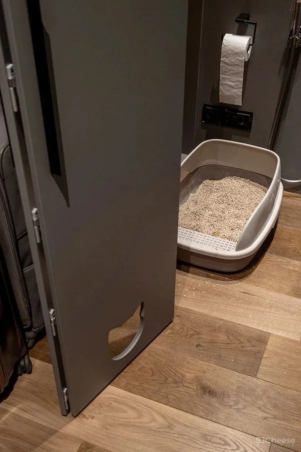 三间小公寓拼成136平大宅,时髦得不像话,人和猫都安逸!