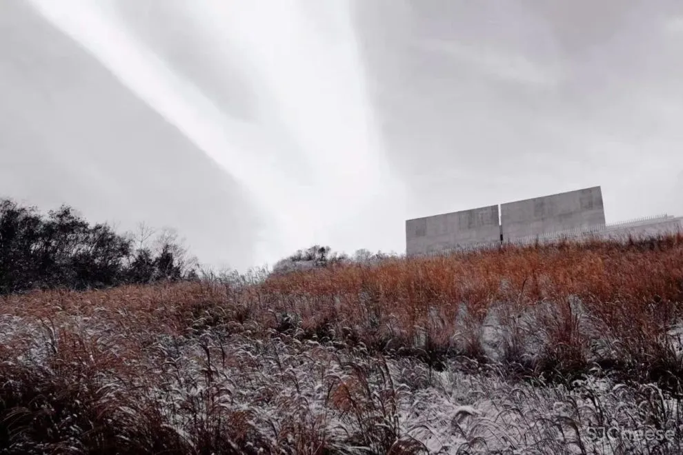 汤山云夕博物纪—矿坑石料雕琢的美学空间,是酒店也是美术馆