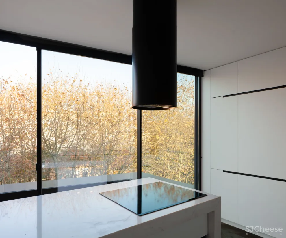 外墙个性内装简单的精装公寓，简约自然才是未来趋势