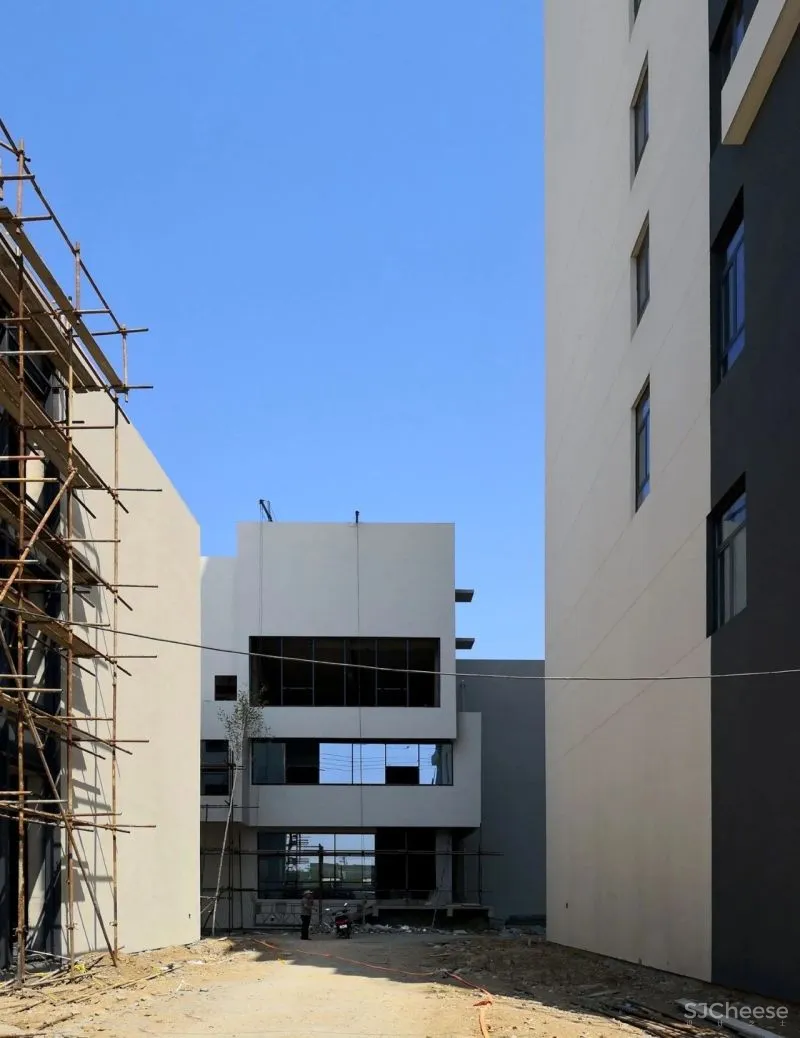 夹缝中自然生长.中国.葫芦岛德邻堂产业楼设计实践 DJ 建筑设计事务所