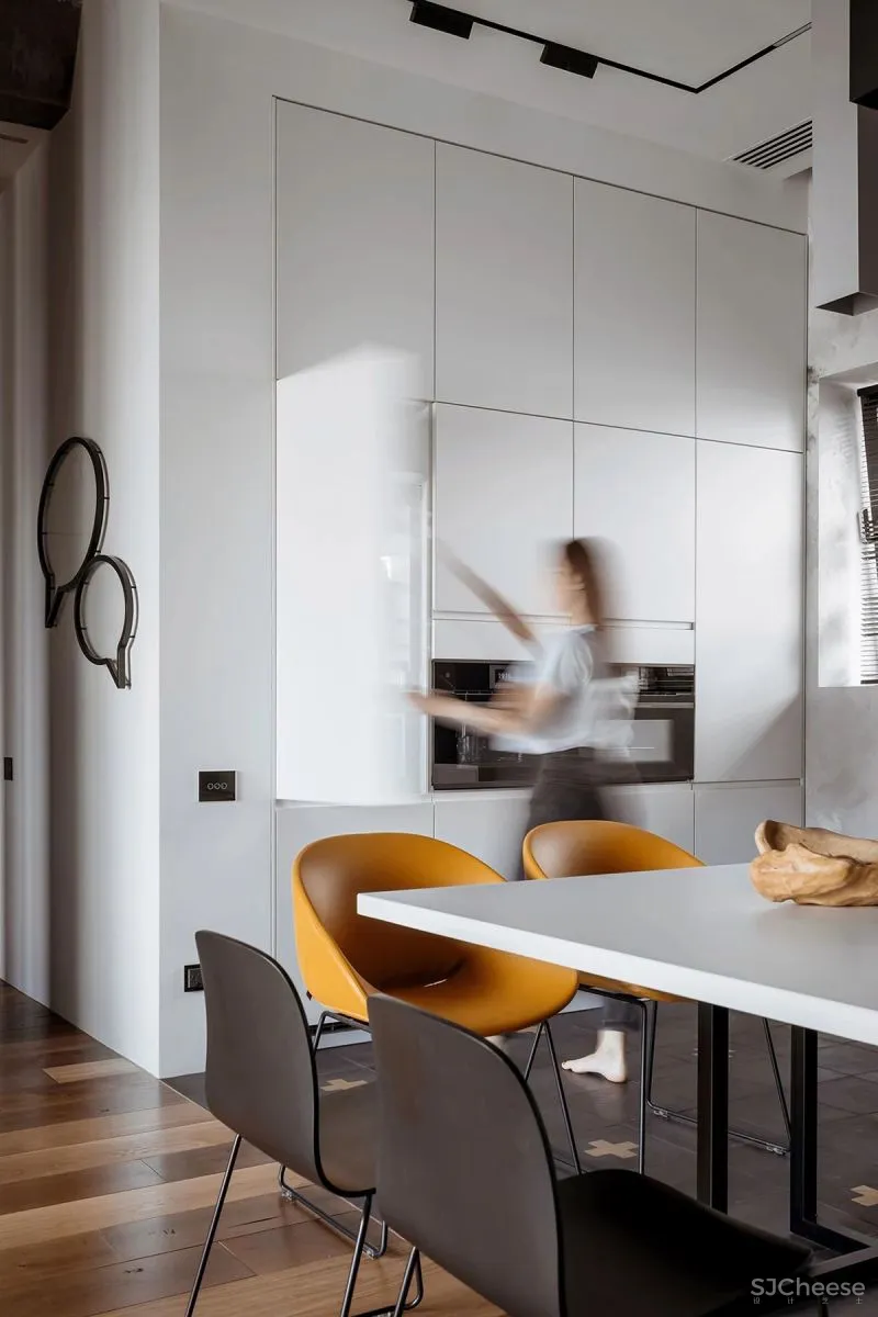 三间小公寓拼成136平大宅,时髦得不像话,人和猫都安逸!